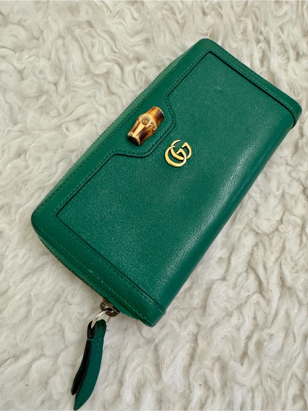 Gucci Green Leather Zip Wallet with Gold Hardware